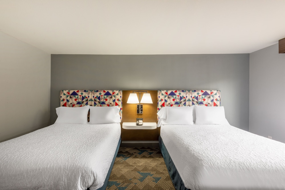 Hampton Inn Belle Vernon - photo 9