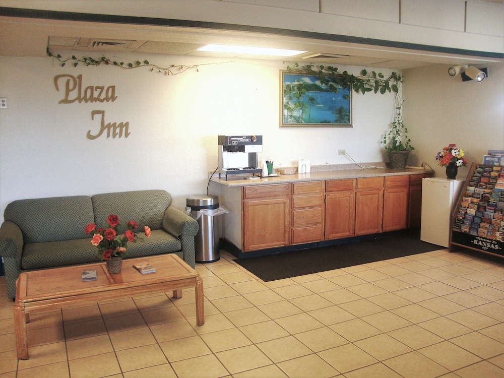 Topeka Plaza Inn - photo 4