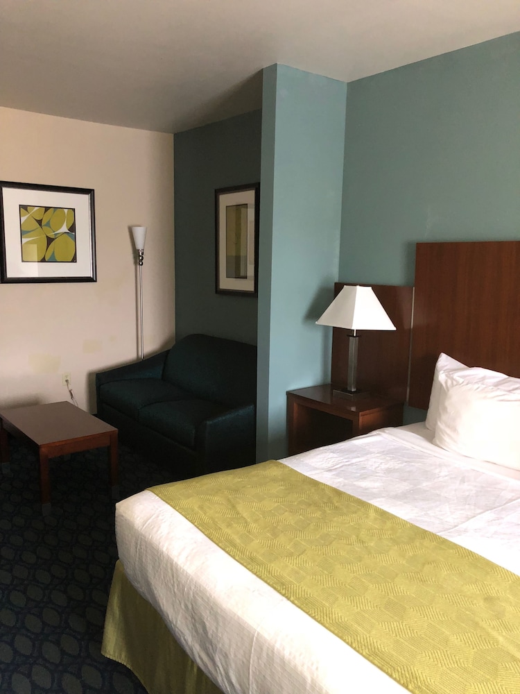 Country View Inn & Suites — hotel in Robinson