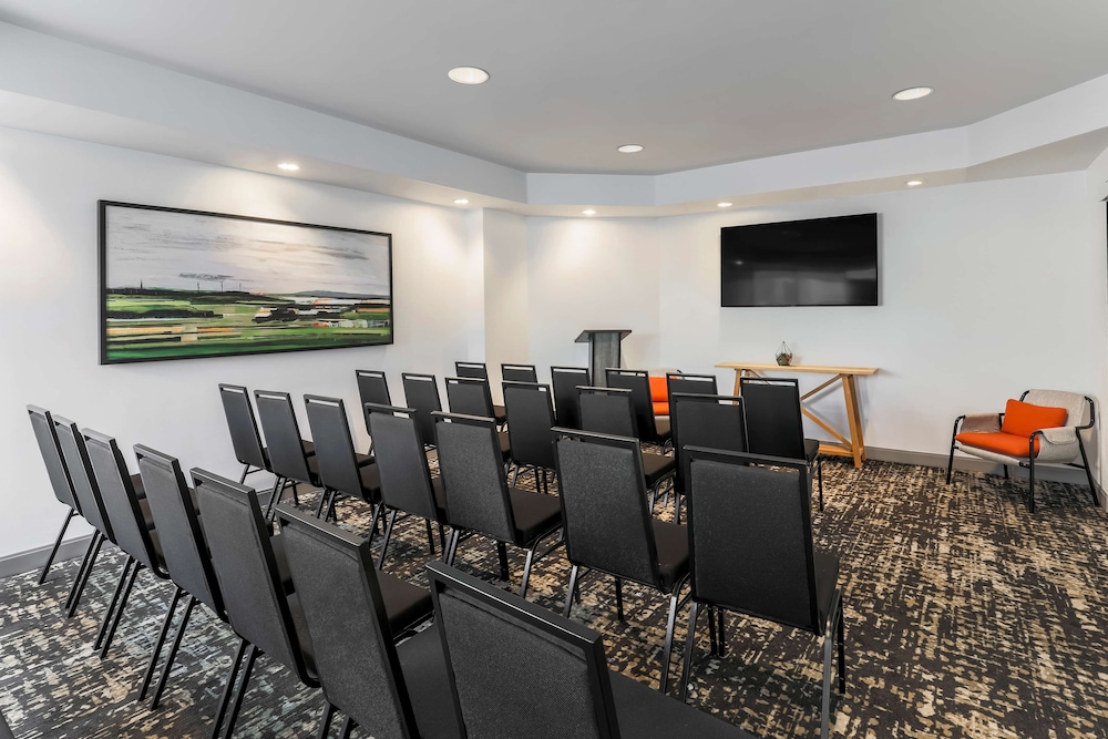 Hilton Garden Inn Davis Downtown - photo 23
