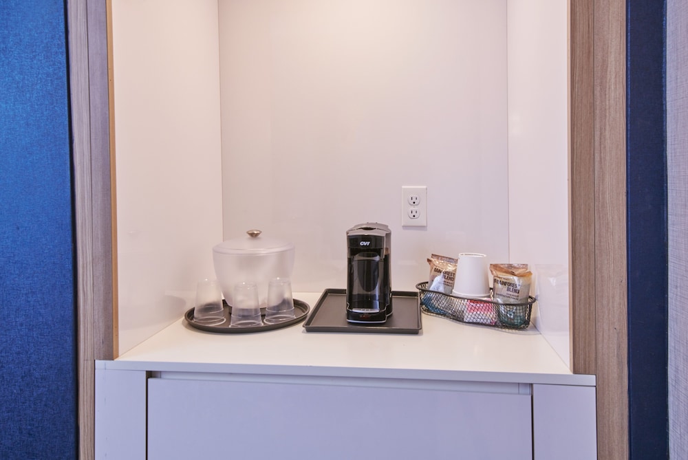 SpringHill Suites by Marriott Detroit Dearborn - photo 10