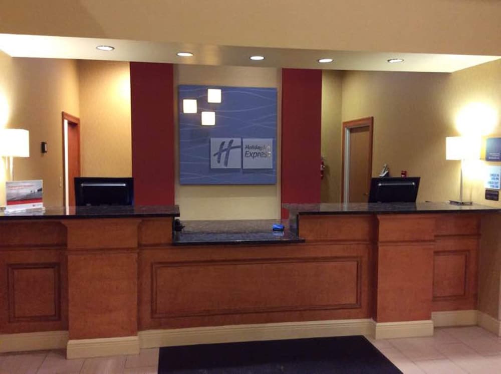 Holiday Inn Express & Suites Forest by IHG - photo 26