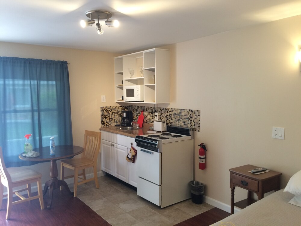 Emerald Isle Motel - photo 18