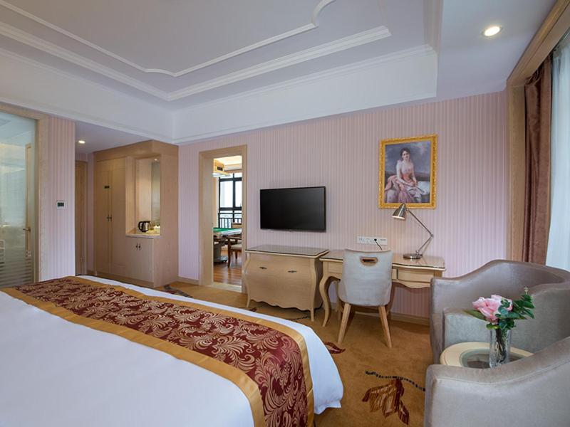 Vienna International Hotel Dongguan Shilonghuixing Business Central — 4-Star Luxury Hotel in Dongguan, People's Republic of China