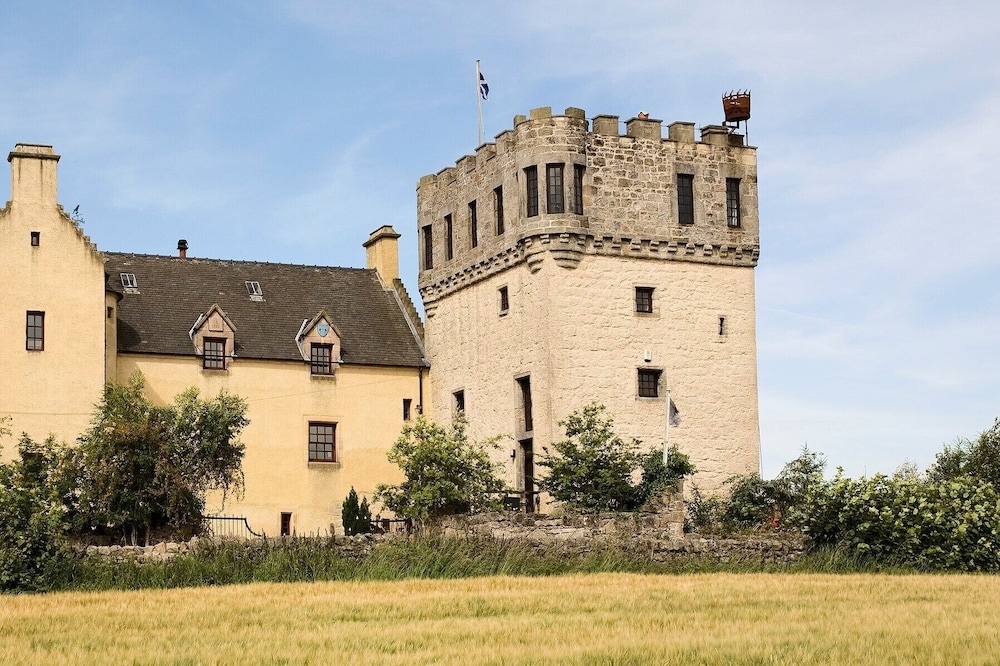 The Tower at Plane Castle sleeps 4 pets Ok parking in Falkirk, United Kingdom