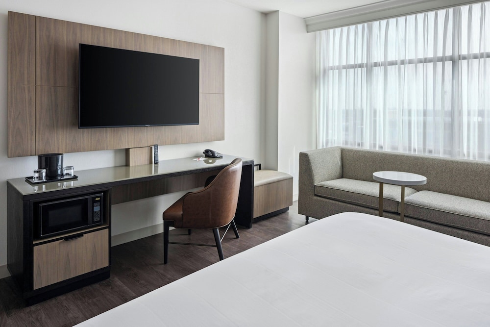 Bloomington Normal Marriott Hotel & Conference Center - photo 22