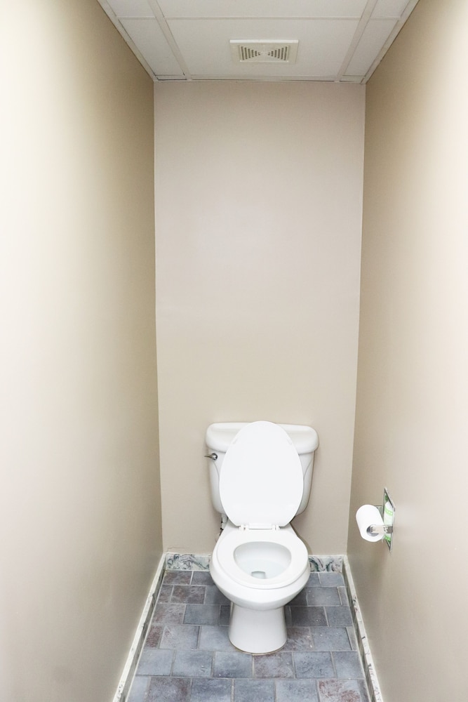 Super 8 by Wyndham Clarksville East - photo 21