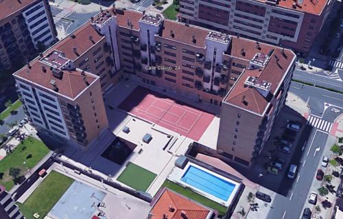 LogroA o: Piso con Garaje y Piscina. — Logrono — photo 5