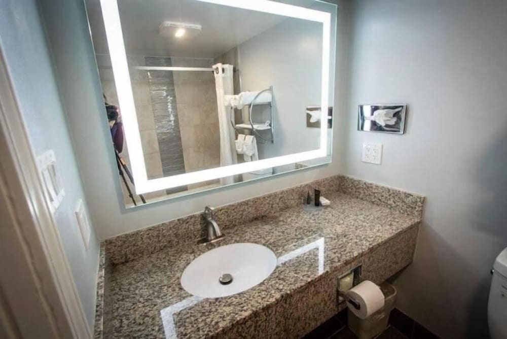Envi Boutique Hotel Henderson Evansville South - photo 82