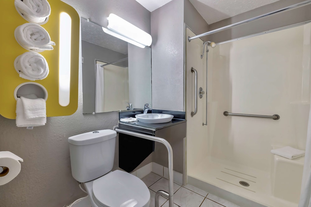 Motel 6 Oshkosh WI - photo 19