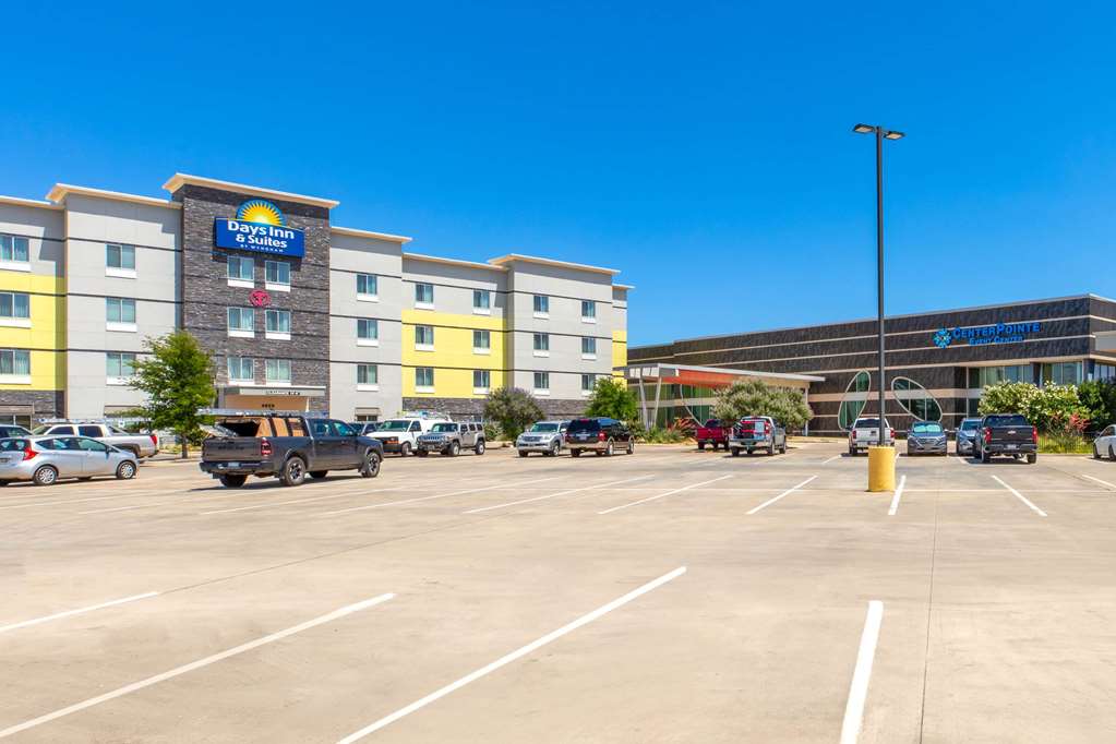 Days Inn & Suites by Wyndham Lubbock Medical Center - featured photo