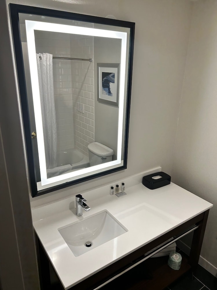 Four Points by Sheraton Bedford Manchester Airport - photo 55