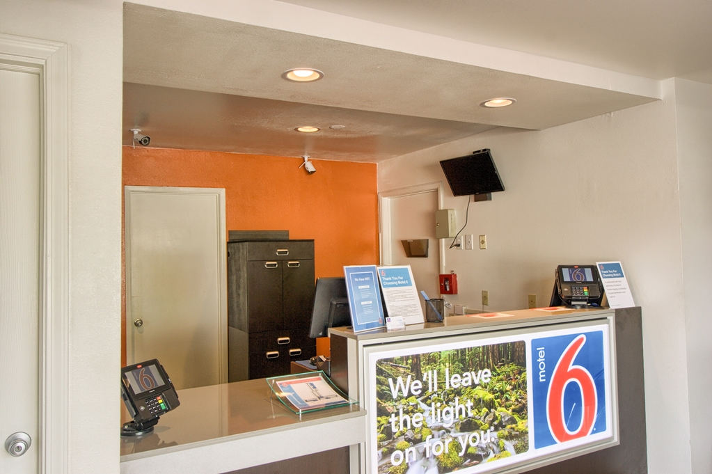 Motel 6 Everett WA North - photo 20