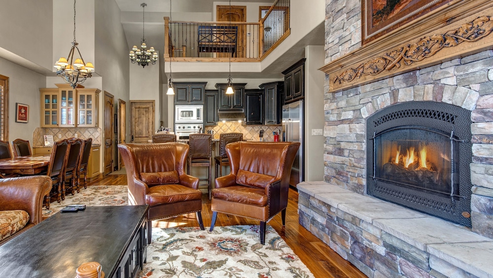 Stillwater Shores 1273 5 Bedroom Townhouse by RedAwning — 4-Star Luxury Hotel in Heber, United States