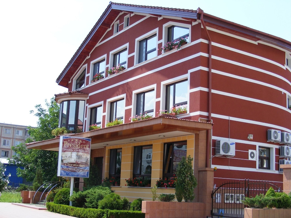 Pensiunea President — 5-Star Luxury Hotel in Deva, Romania