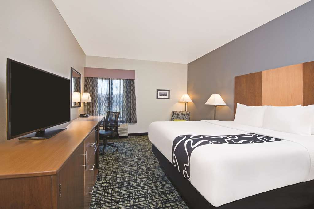 La Quinta Inn & Suites by Wyndham Morgantown - photo 14