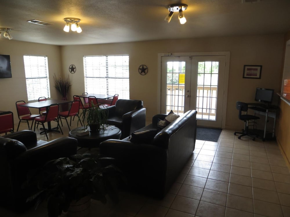 Kenedy Country Inn - photo 20