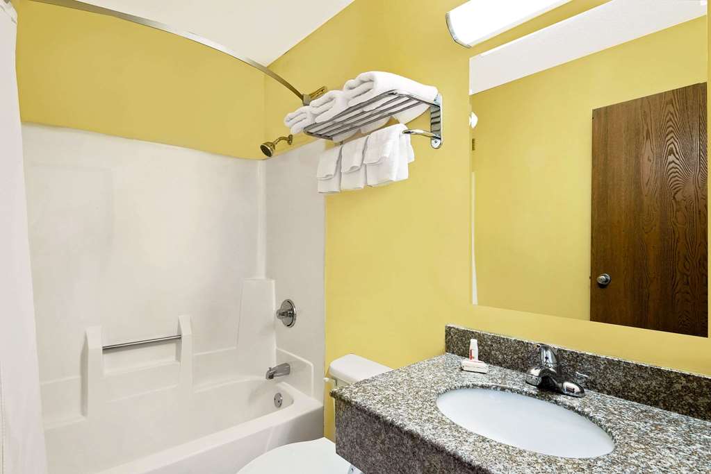 Super 8 by Wyndham Muncie Ball St. College Area - photo 11