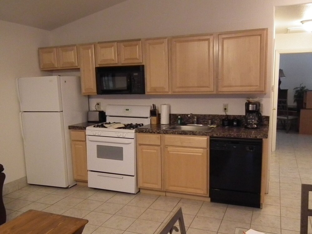 Twentynine Palms RV Resort and Cottages - photo 6