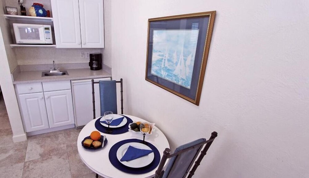 Beachouse Inn & Suites - photo 10