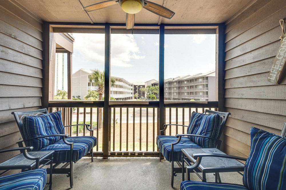 Sweet Caroline Remodeled with Partial Ocean View and Oceanfront Pool — 4-Star Luxury Hotel in Myrtle Beach, United States