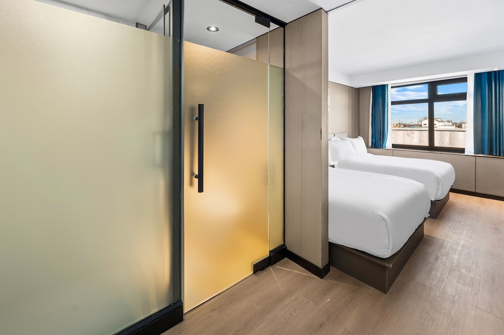 Ly New York Hotel - photo 18