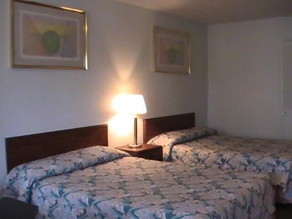 Hometown Inn Galion - photo 14