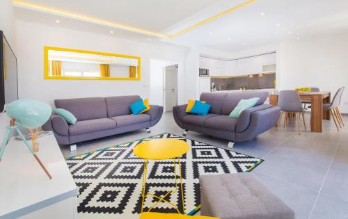Apartments Marivo — 4-Star Luxury Hotel in Srebreno, Croatia