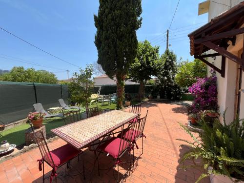 Perle Rare F4 Donnant Sur Un Grand Jardin Prive Amenage Parkings Gratuits Clim Calme Ideal Famille & Pro 10 Min de la Mer Et du Centre Ville de la Gare Sncf Et Routiere in Toulon, France