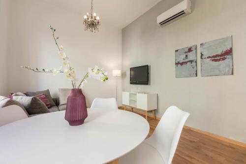 Helmi34 Appartamento dotato di tutti i comfort nel centro di Cagliari — 4-Star Luxury Hotel in Cagliari, Italy