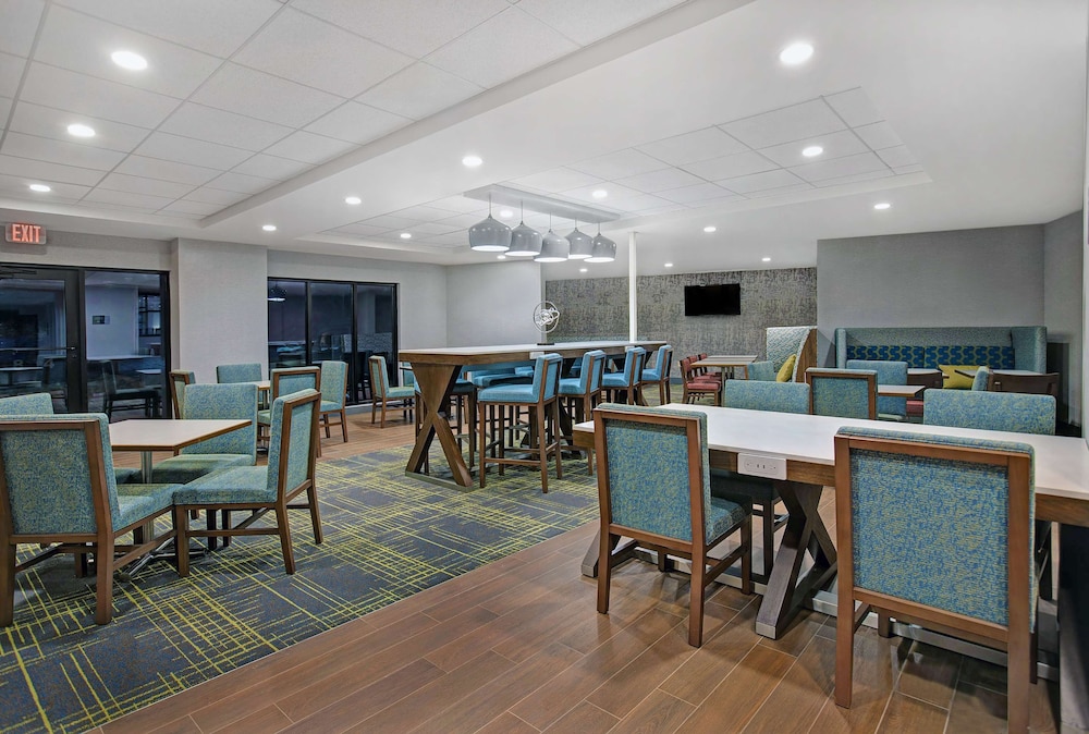 Hampton Inn Westfield - photo 28