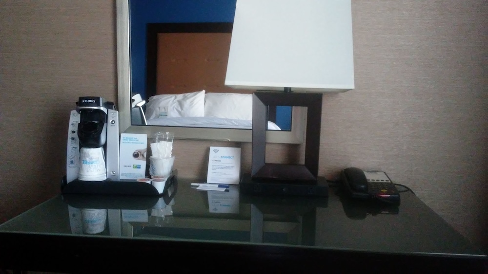 Holiday Inn Express Hotel & Suites Manchester Airport by IHG - photo 15