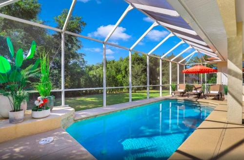 4BR Beach House Private Pool Minutes to Beach — 4-Star Luxury Hotel in Marco Island, United States