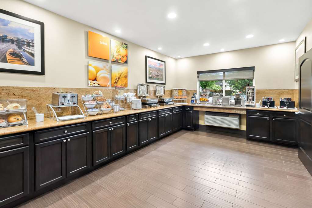 Comfort Suites Portland Airport - photo 37