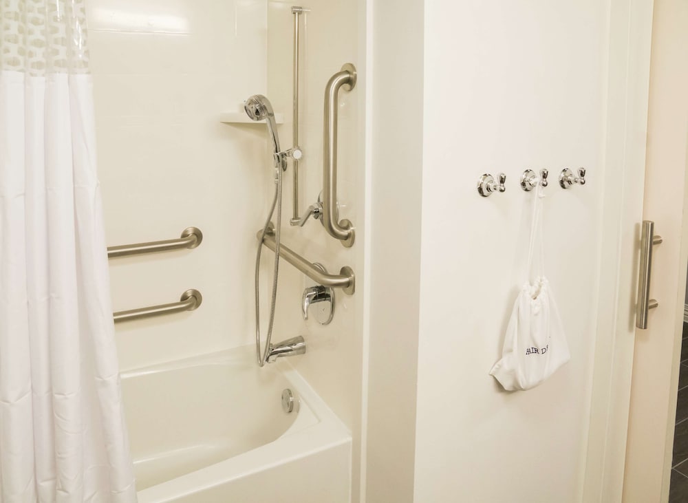 Hampton Inn & Suites Orlando At SeaWorld - photo 21