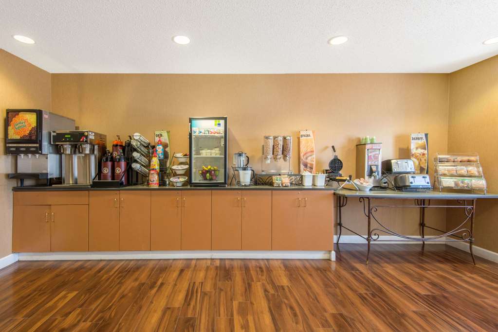 Microtel Inn & Suites by Wyndham Raton - photo 27