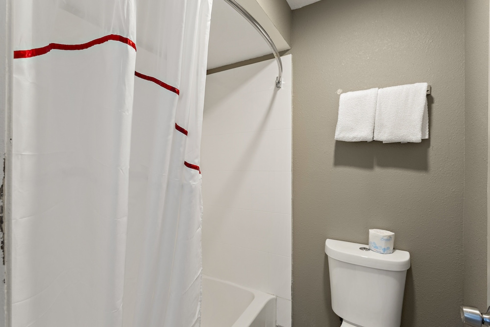 Red Roof Inn Redding - photo 25