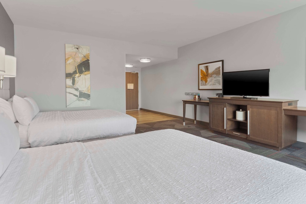 Hampton Inn & Suites Columbus Scioto Downs - photo 16