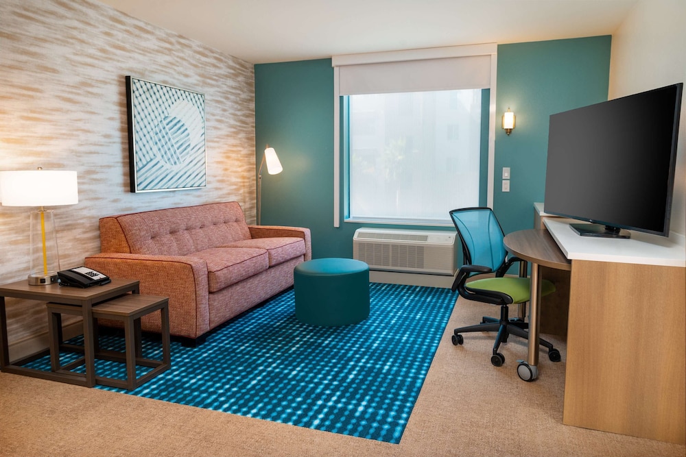 Home2 Suites by Hilton Corona - photo 9