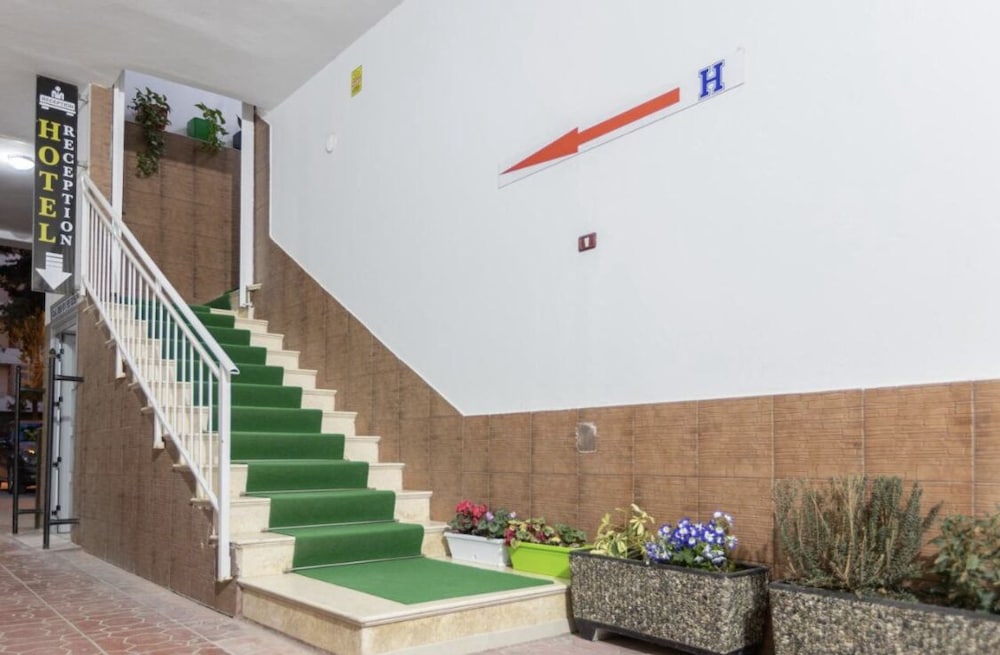 Palm Side Hotel - last minute hotel in Vlore