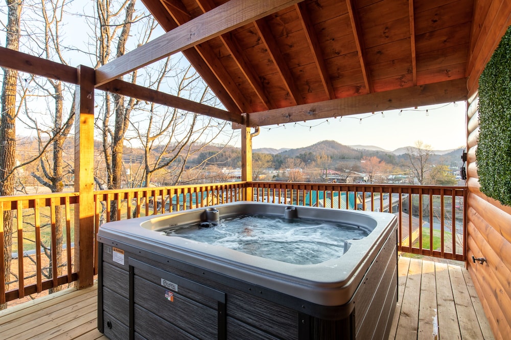 Parkway Paradise w Private Hot Tub - photo 29