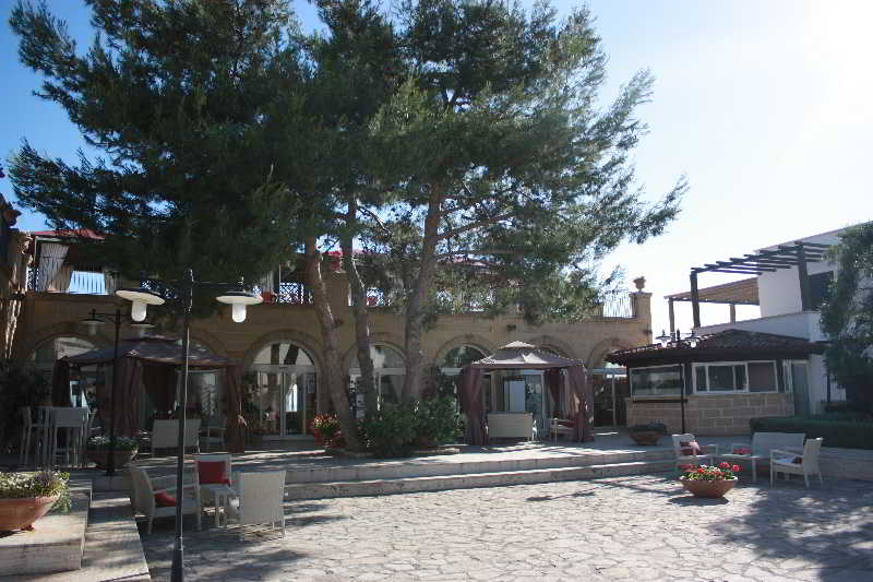 Residence Messapia Giuliana — 4-Star Luxury Hotel in Castrignano Del Capo, Italy