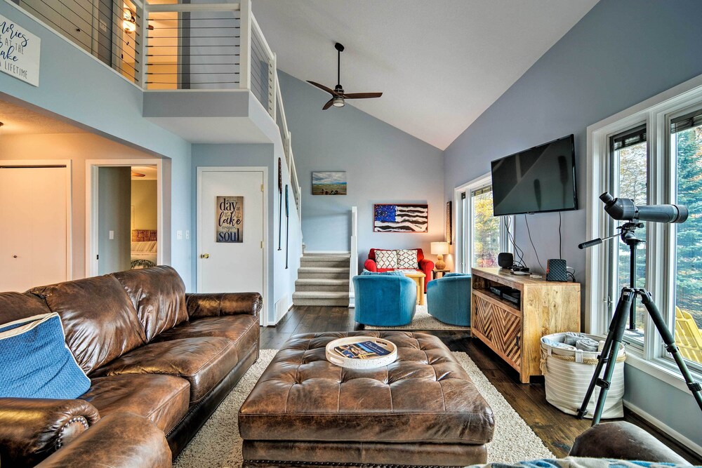 Fire Pit Smart TV Waterfront Charlevoix Home — 4-Star Luxury Hotel in Ellsworth, United States