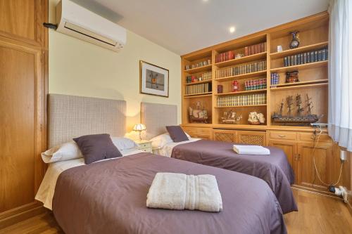 Apartamentos Carlos — 4-Star Luxury Hotel in Madrid, Spain