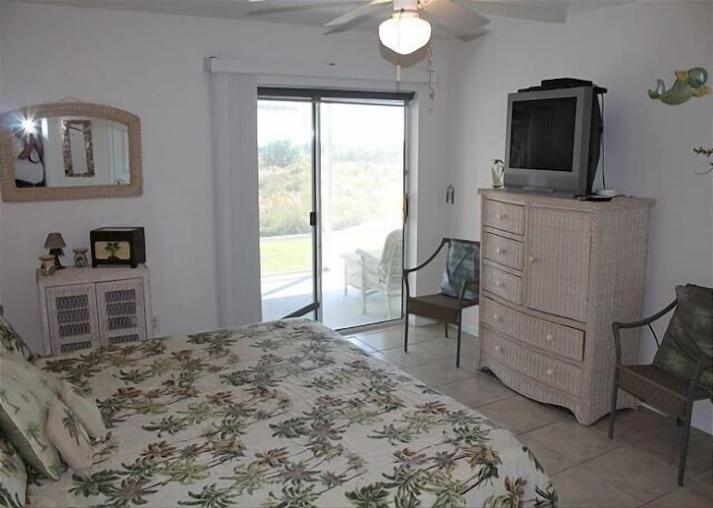 Pet Friendly Oceanfront 3 Bed 2 Bath Ocean Paradise - photo 5
