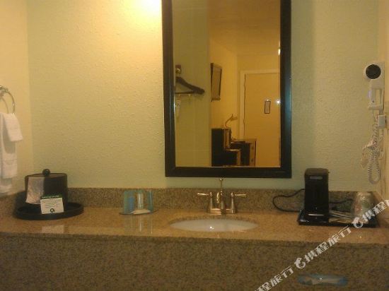 Flagship Inn - photo 15