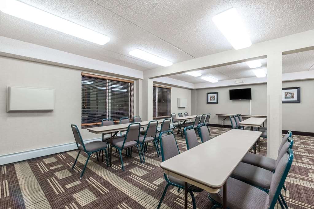Days Inn by Wyndham Bismarck - photo 14