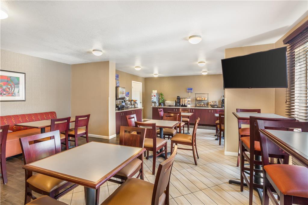 Best Western Luxury Inn - photo 9
