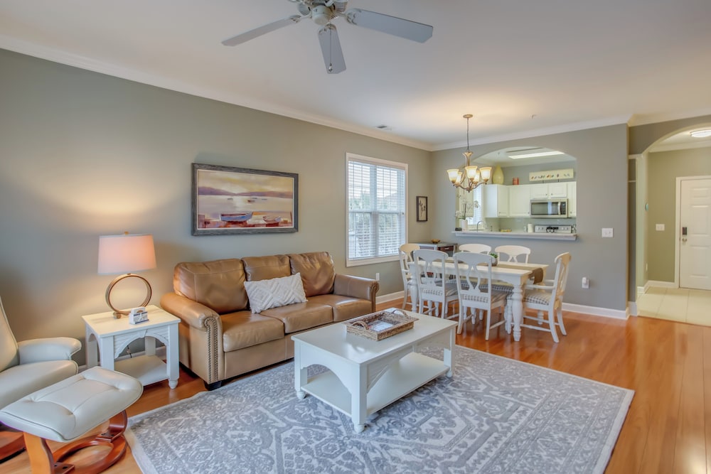 Golf Resort Condo w Pool in North Myrtle Beach in North Myrtle Beach, United States