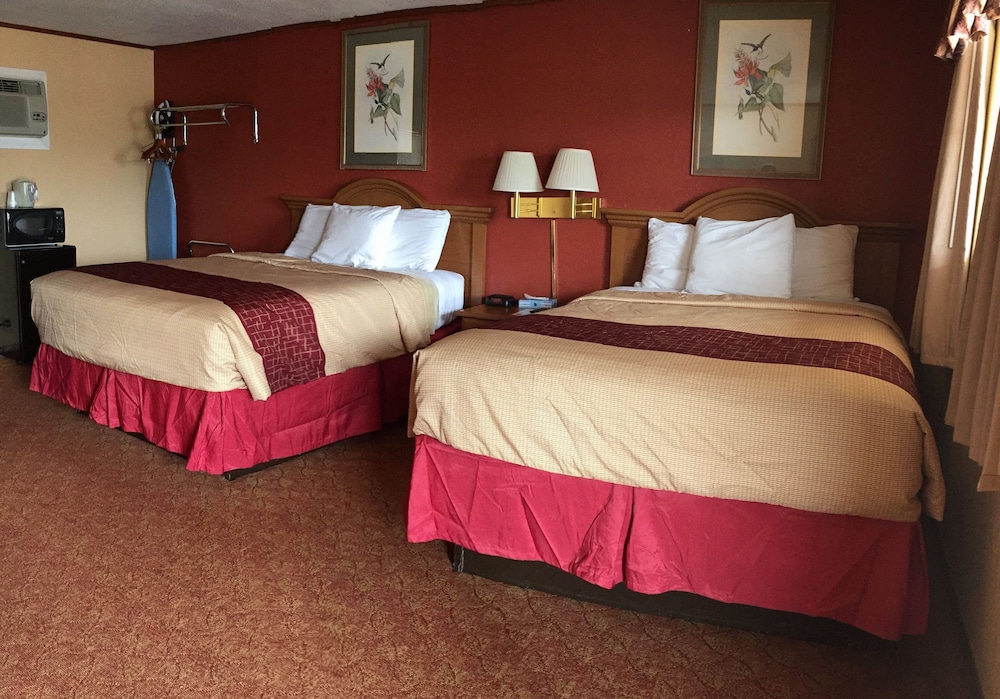 DeQueen Courtyard Inn - photo 9
